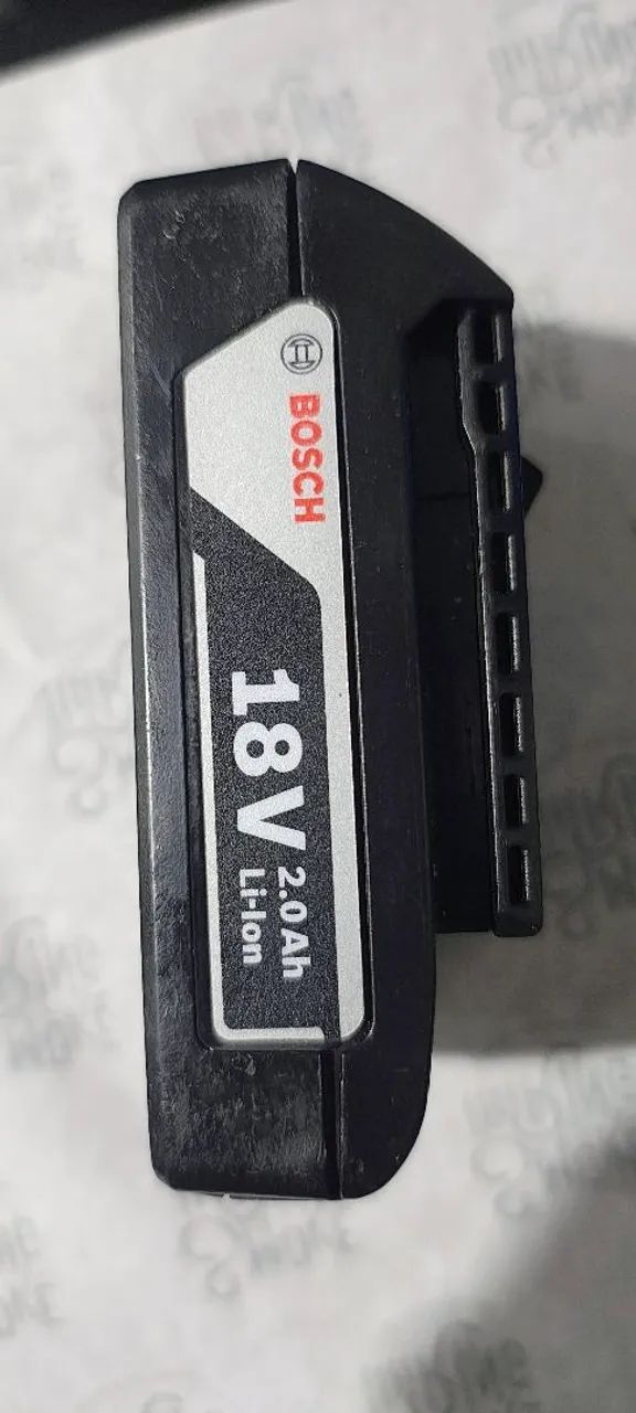 A bateria Bosch 18  sem defeito perfeita funcionando toda normal - Foto 2
