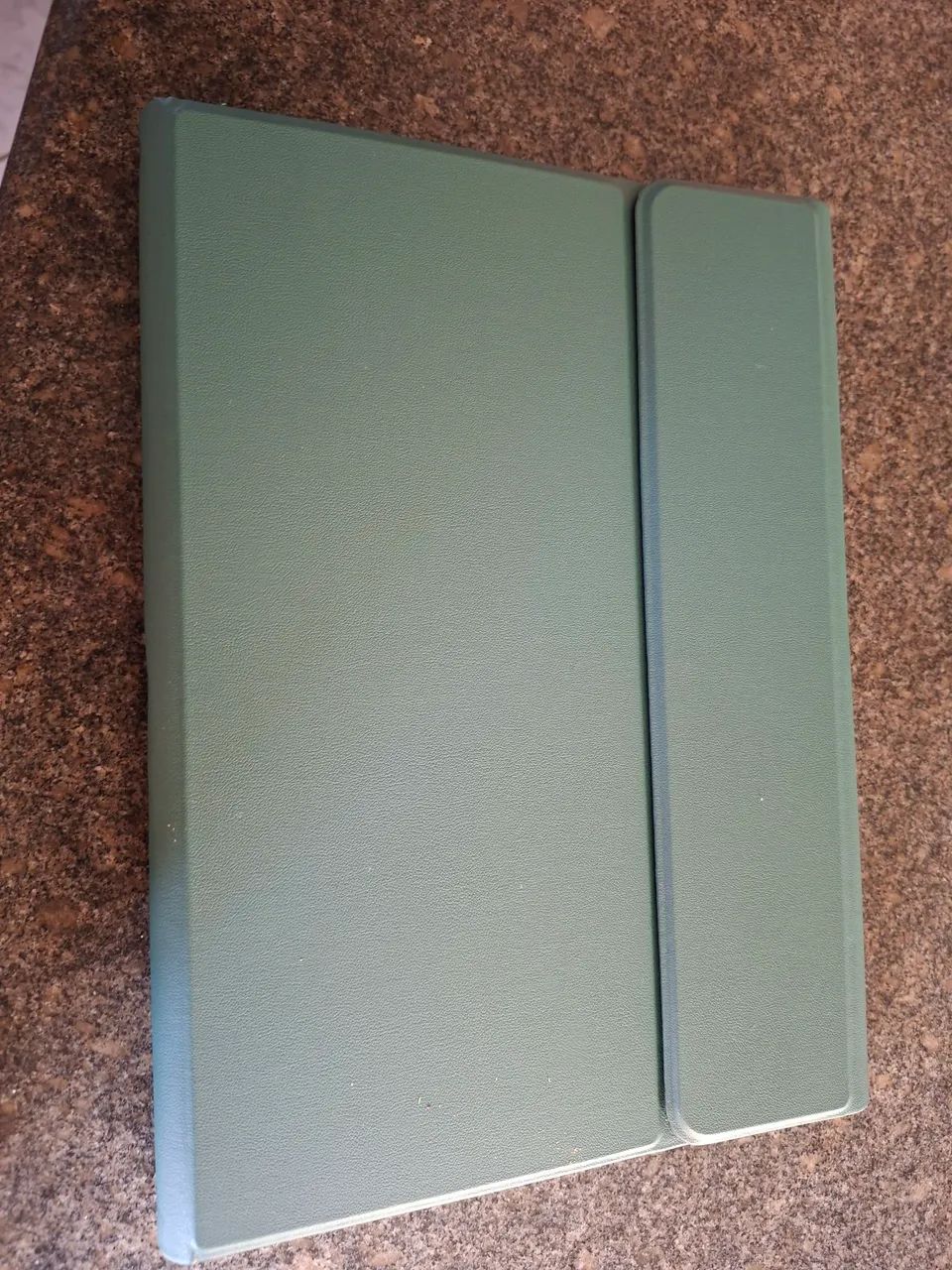 Vendo capa protetora para Tablet com 10.9 polegadas com teclado magnético 