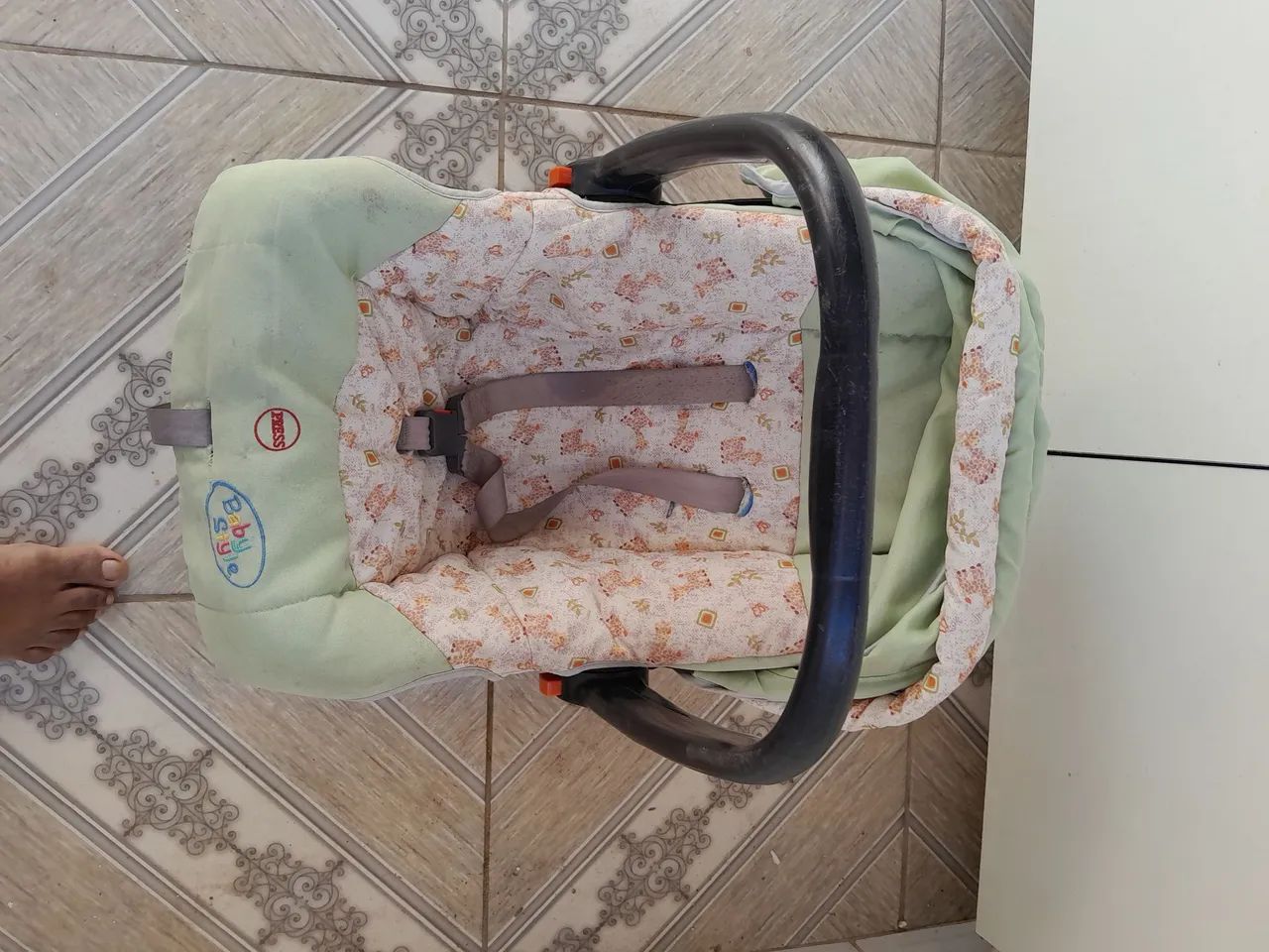 Vende se bebê conforto 