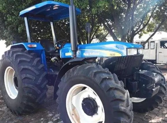 Trator  NEW Holland *  