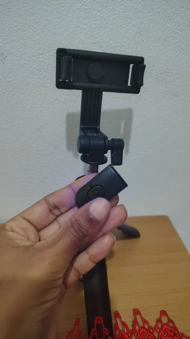 Bastão de selfie com controle bruetooth  - Foto 5