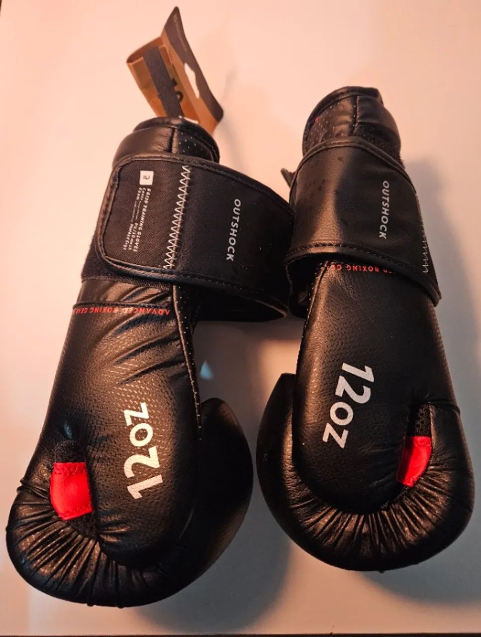 Luva de boxe nova com etiqueta 