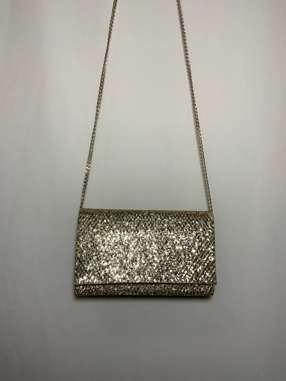 Bolsa clutch brilhosa dourada  - Foto 2