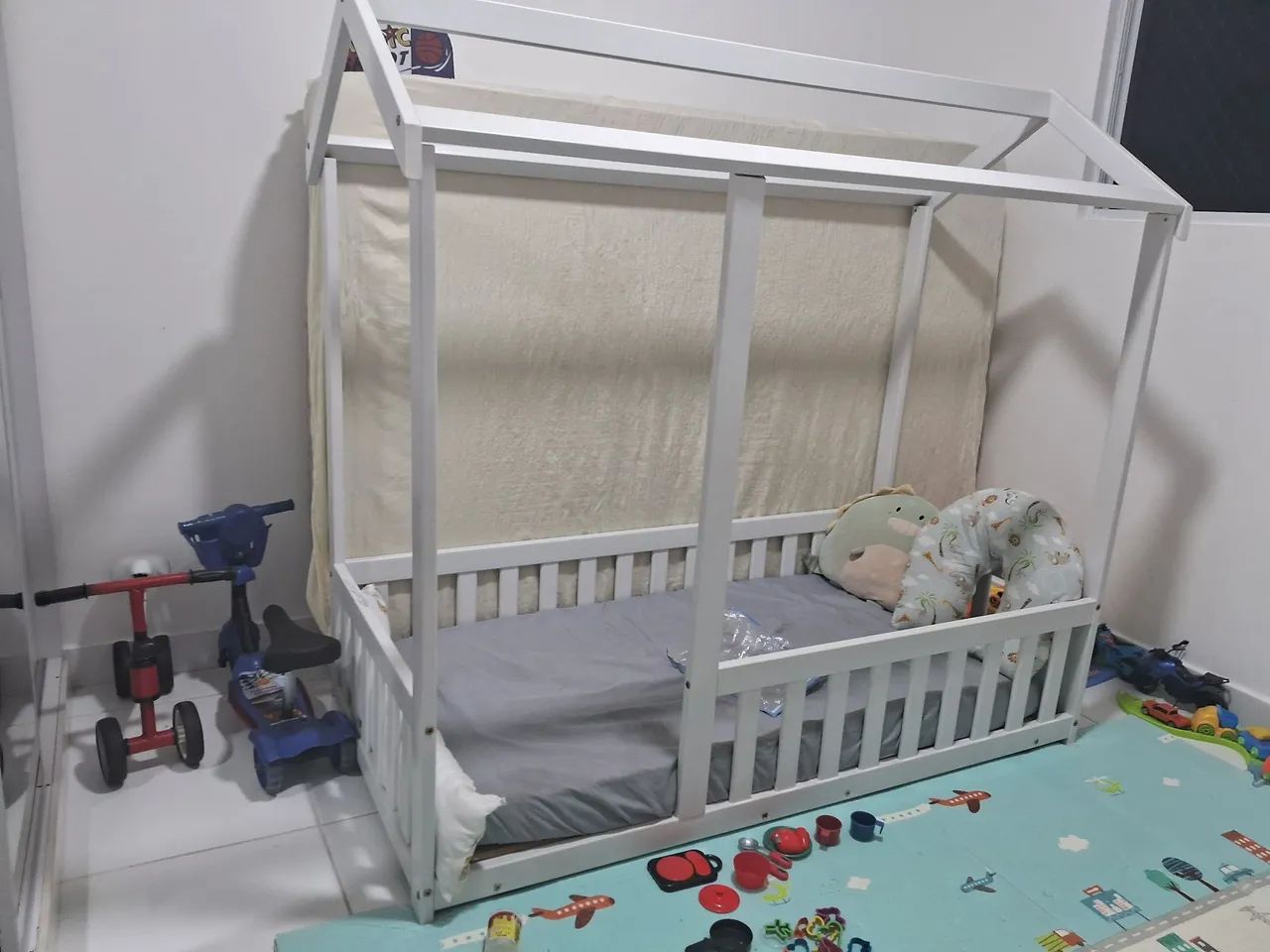 Cama para crianças tipo casinha com colchão  - Foto 4