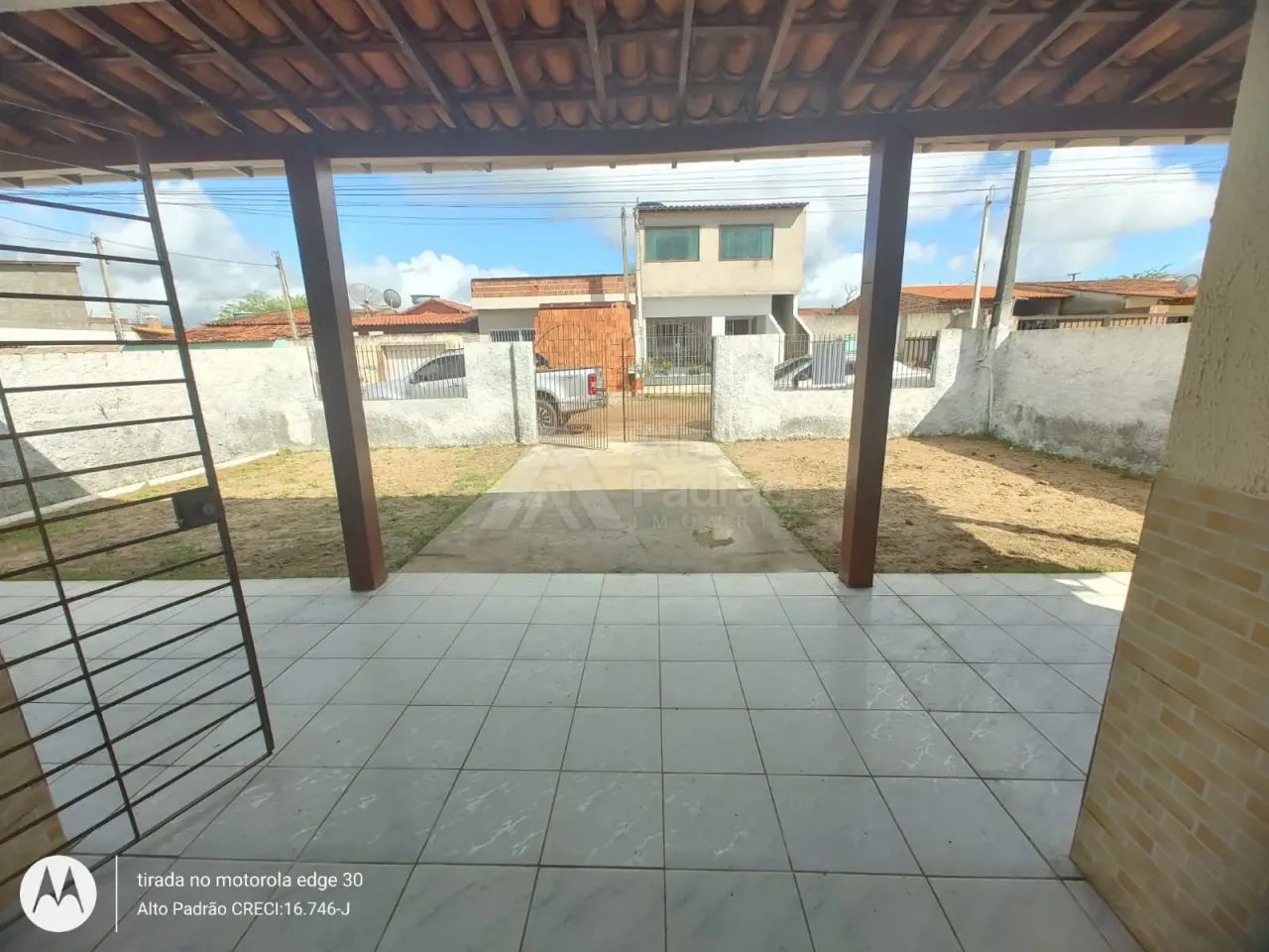 COM 3 QUARTOS, TERRENO GRANDE!