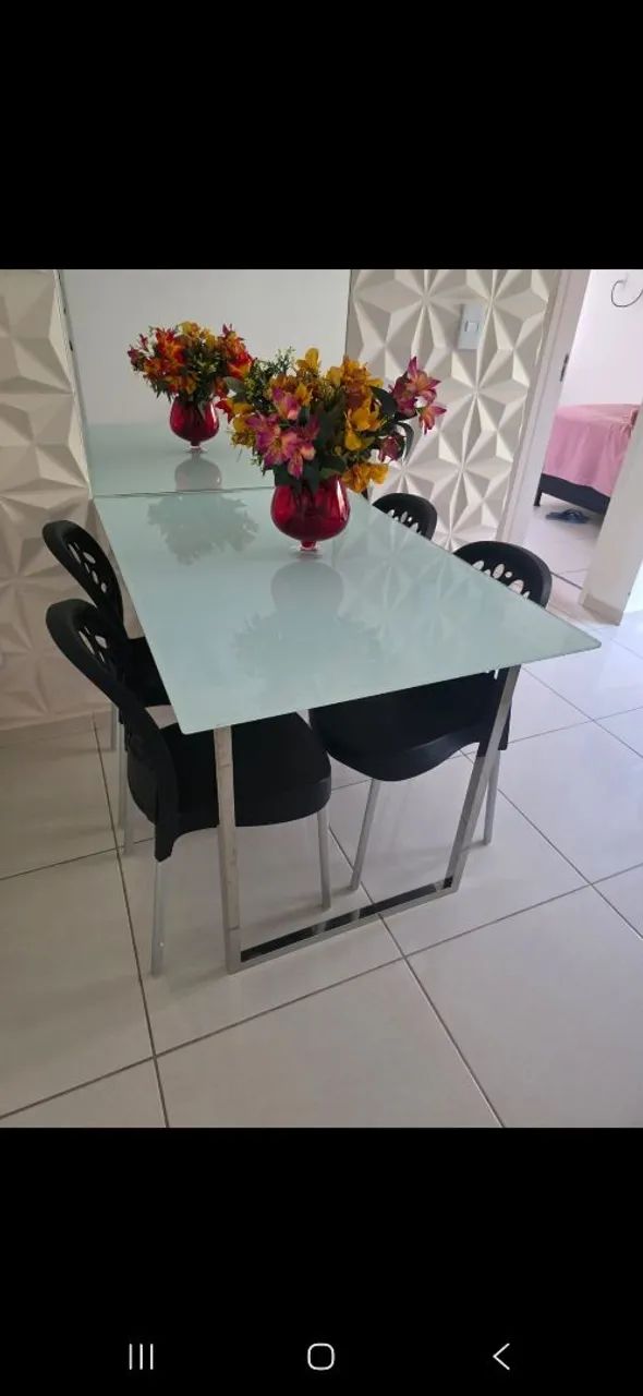 Conjunto mesa e 4 cadeiras 