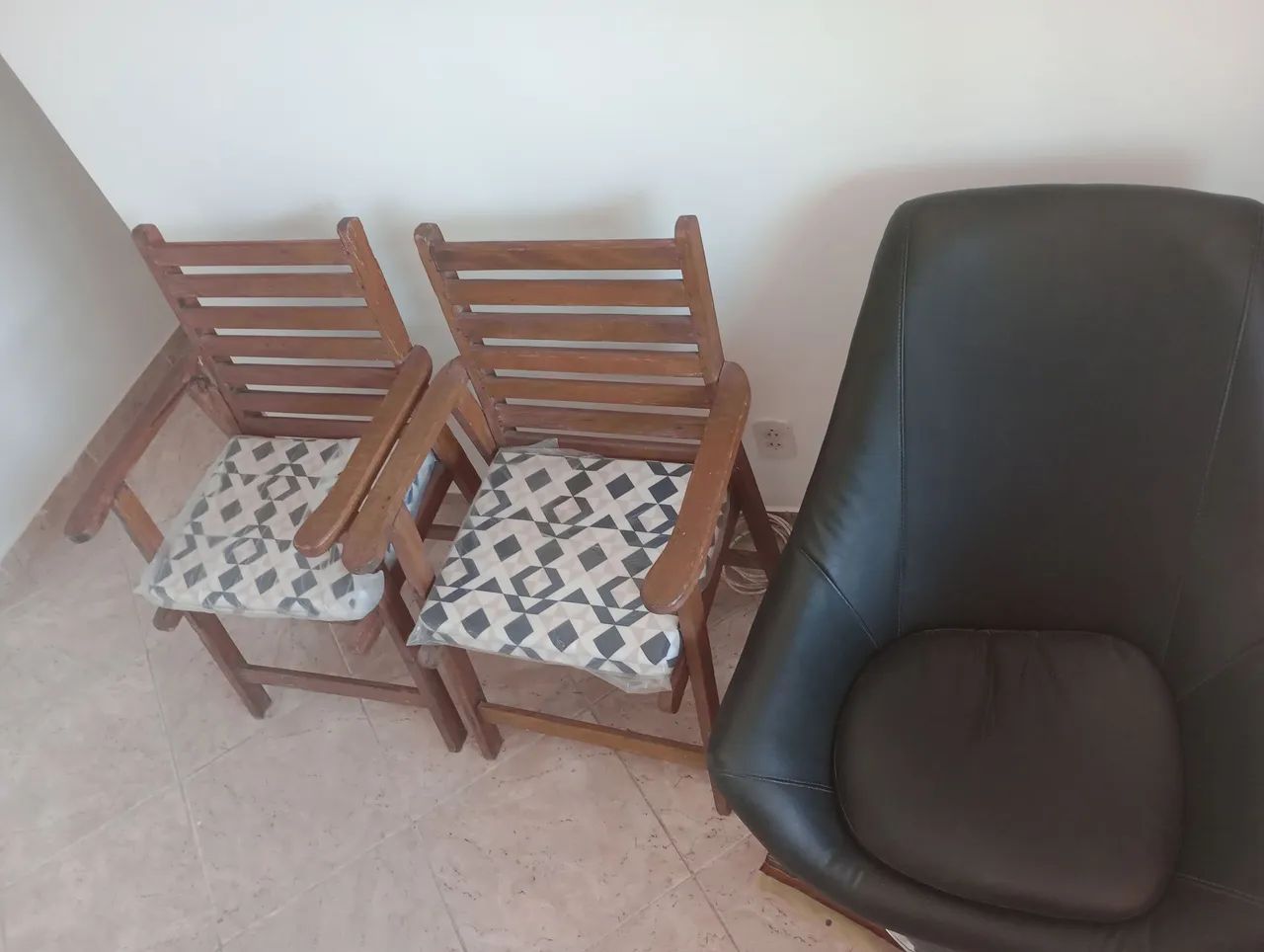 Cadeiras decorativas e poltrona  - Foto 4