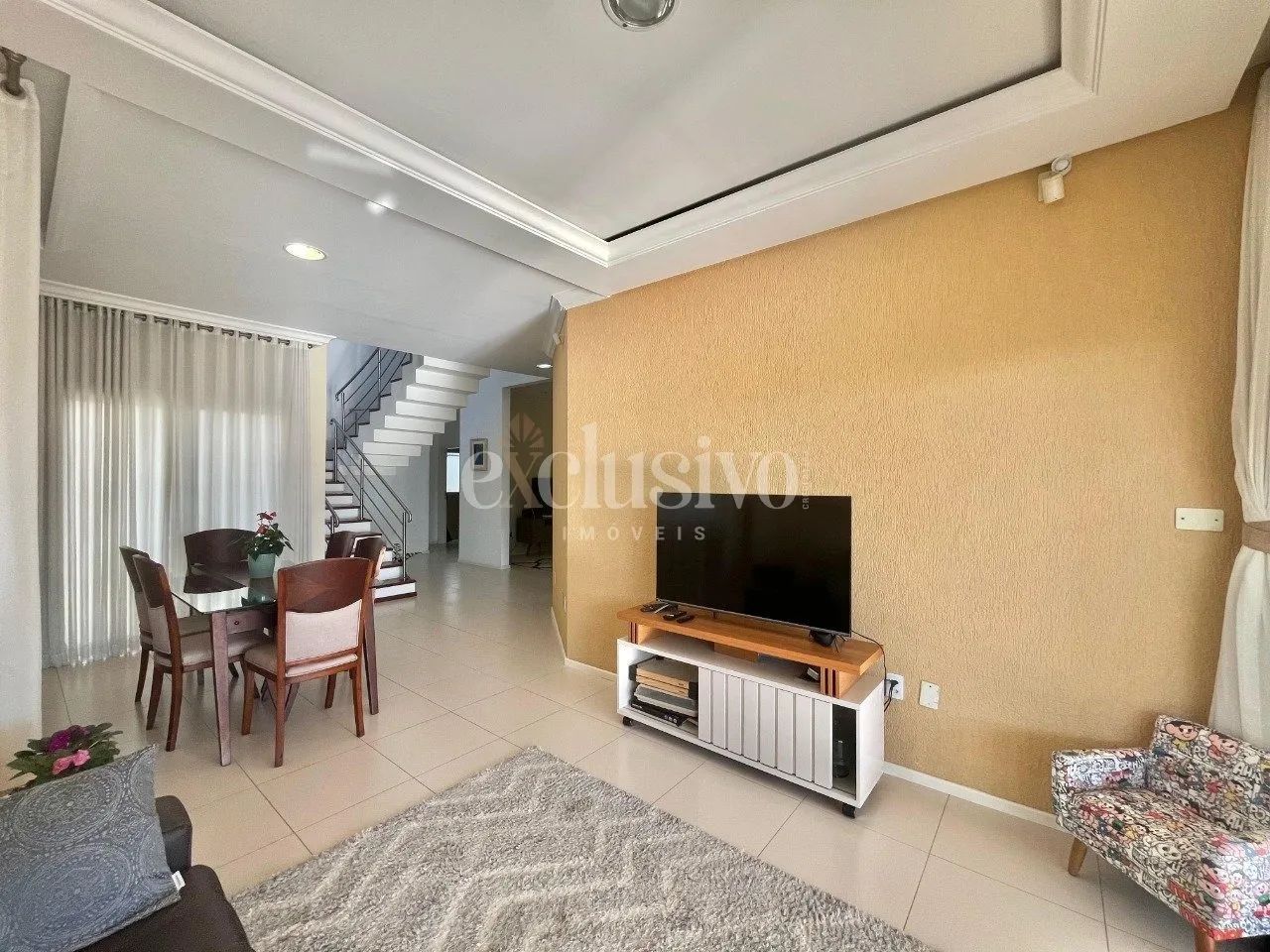 Ampla casa com 6 dormitórios e vista para o mar no bairro Itaguaçu - Foto 4