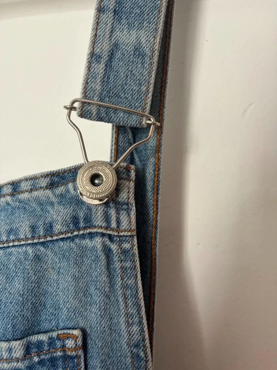 Macacão jeans veste 36/38 - Foto 3