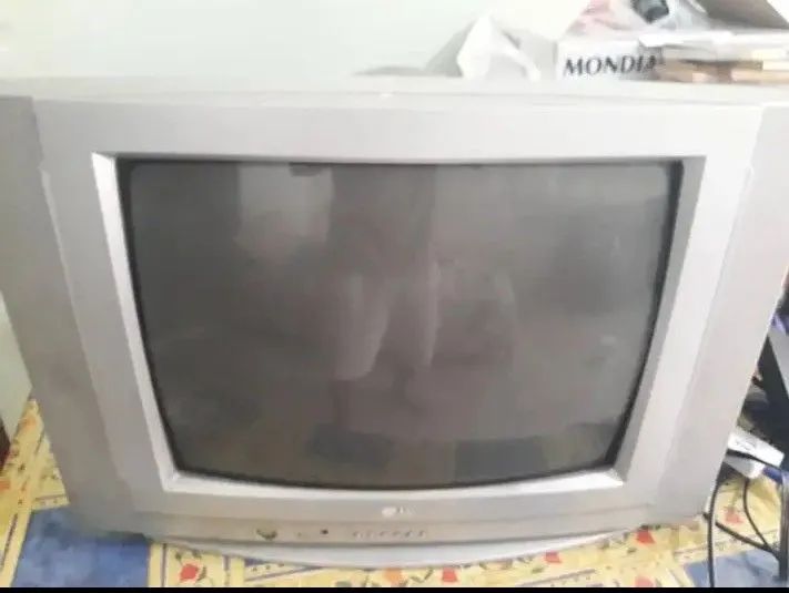 VENDO TV TUBO 21POLEGADAS LG USADO - Foto 2