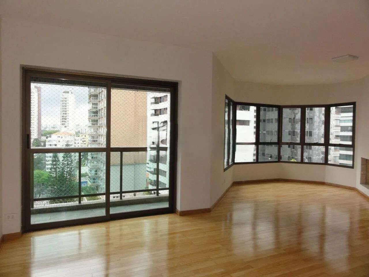 Apartamento com 4 quartos para locação em Aclimação - SP.