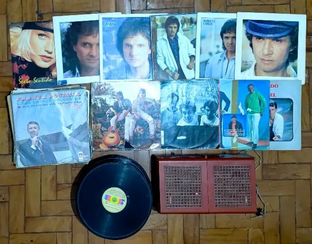 Lote de 136 discos de vinil + Toca disco Philips
