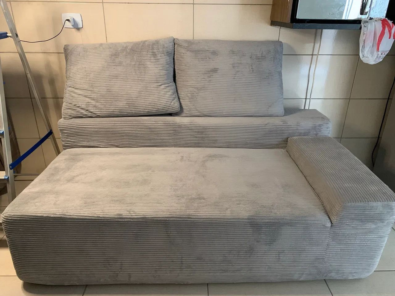 Sofá Cinza Baixo Seminovo - Foto 2