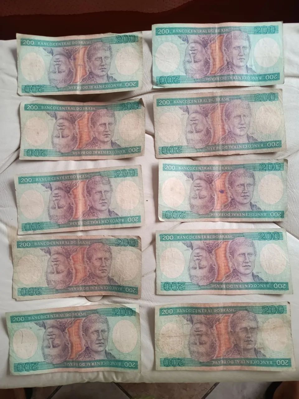 10 notas de 200 cruzeiros 