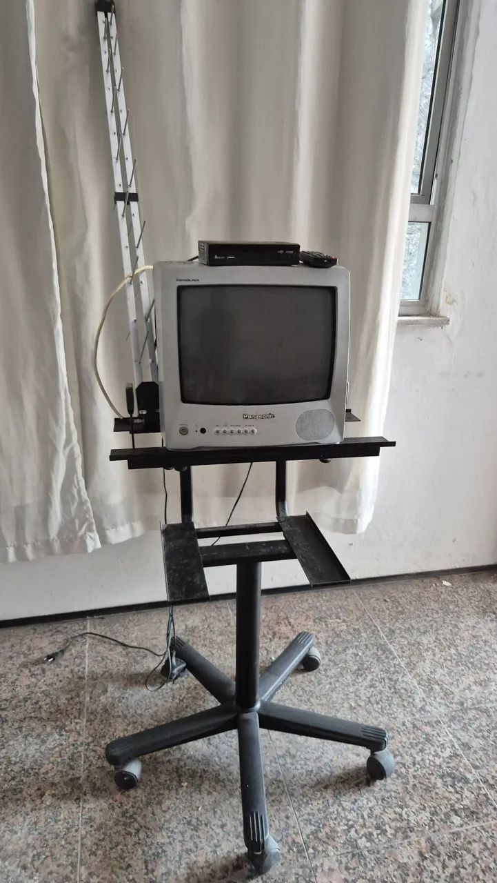 Vendo TV Panasonic 14 polegadas estado de nova R$199,00. - Foto 2