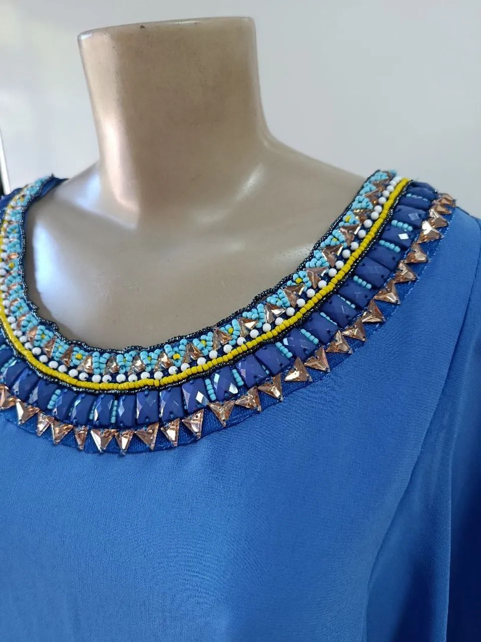 Blusa azul com predraria NOVA  - Foto 3