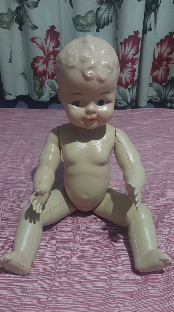 Boneco de plástico bolha,  sem marca,  está  perfeito