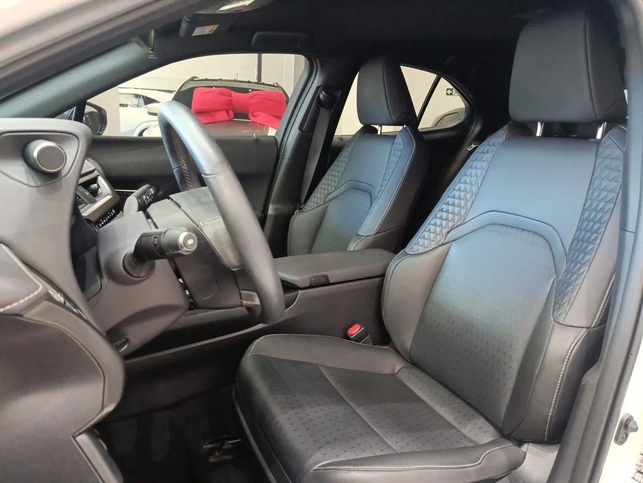 Lexus UX-250h Dynamic 2.0 16V Aut.(hybrid), foto 16 de 16