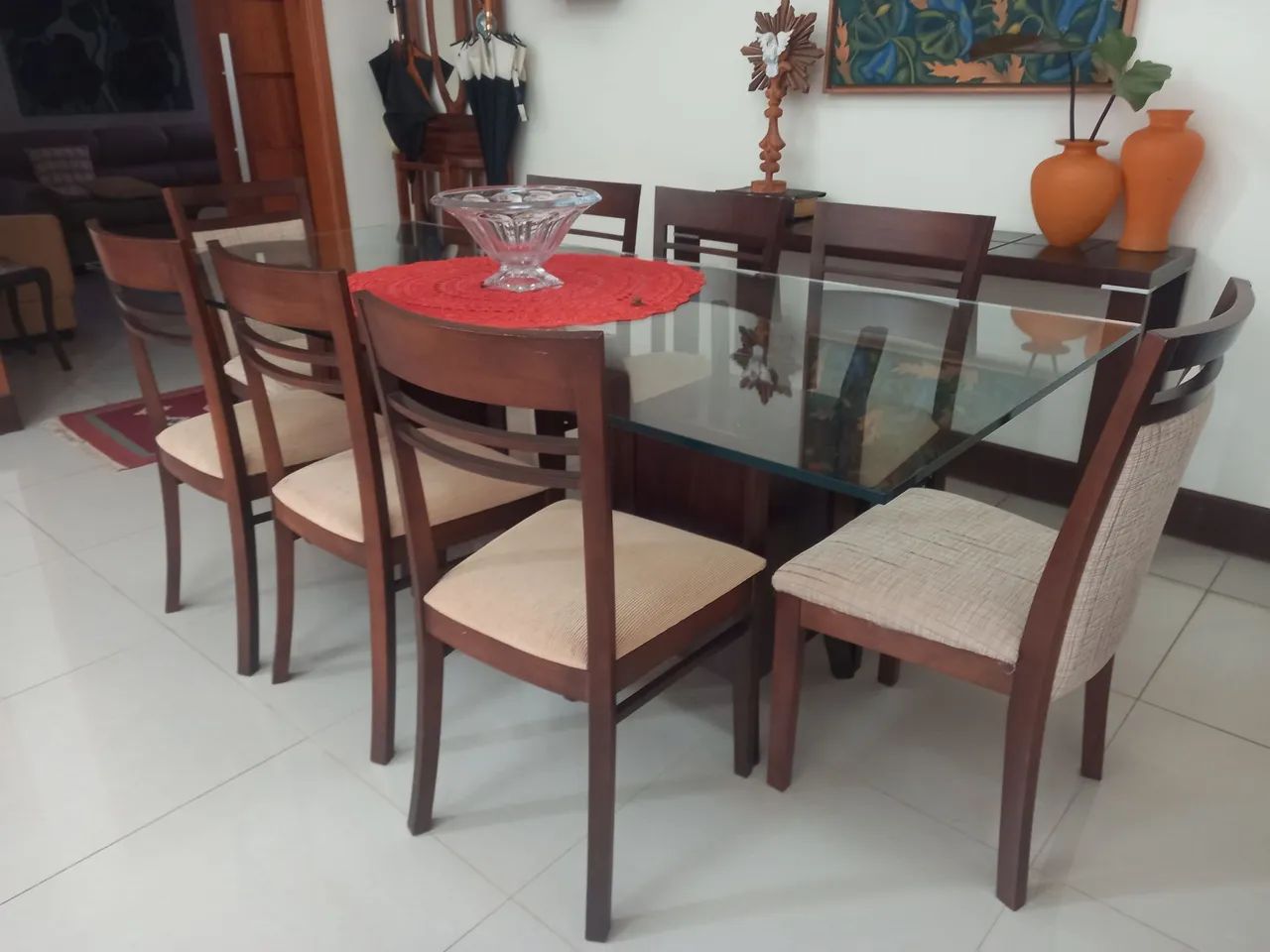 Vendo Mesa de Jantar, 08 Cadeiras e Aparador