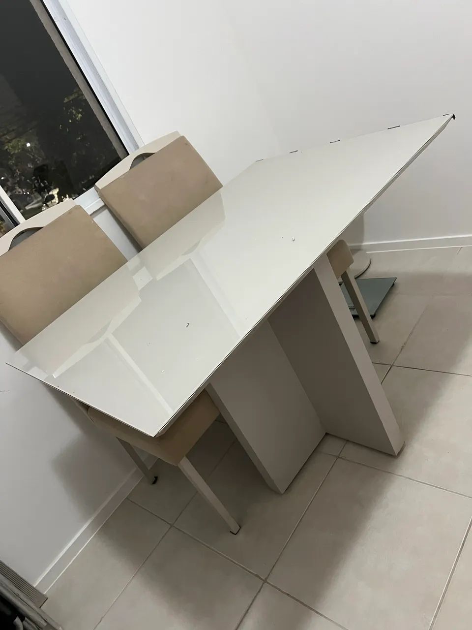 Mesa com 4 cadeiras 