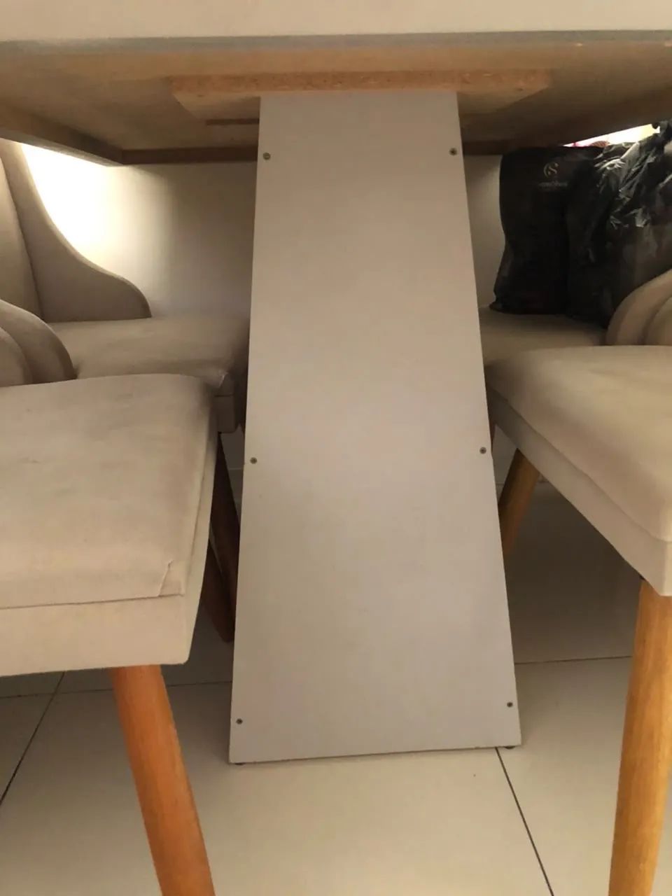Vendo Mesa de Jantar com Tapão de Vidro - Foto 4