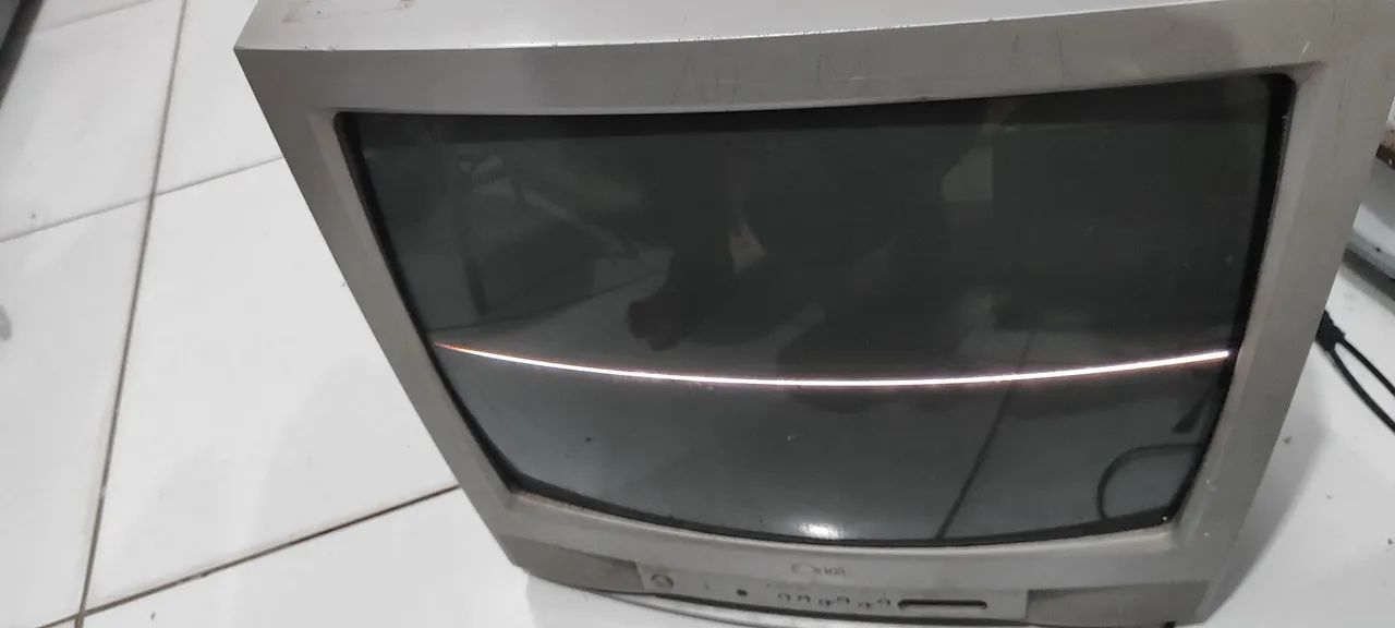 Tv de tubo 20 polegadas com defeito. 