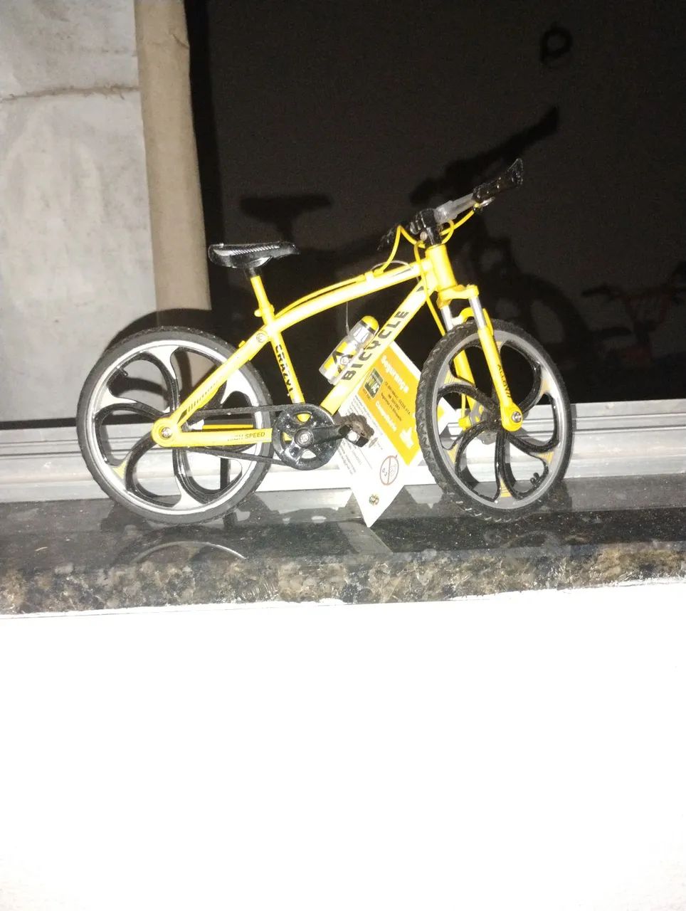 Vendo uma bicicleta 