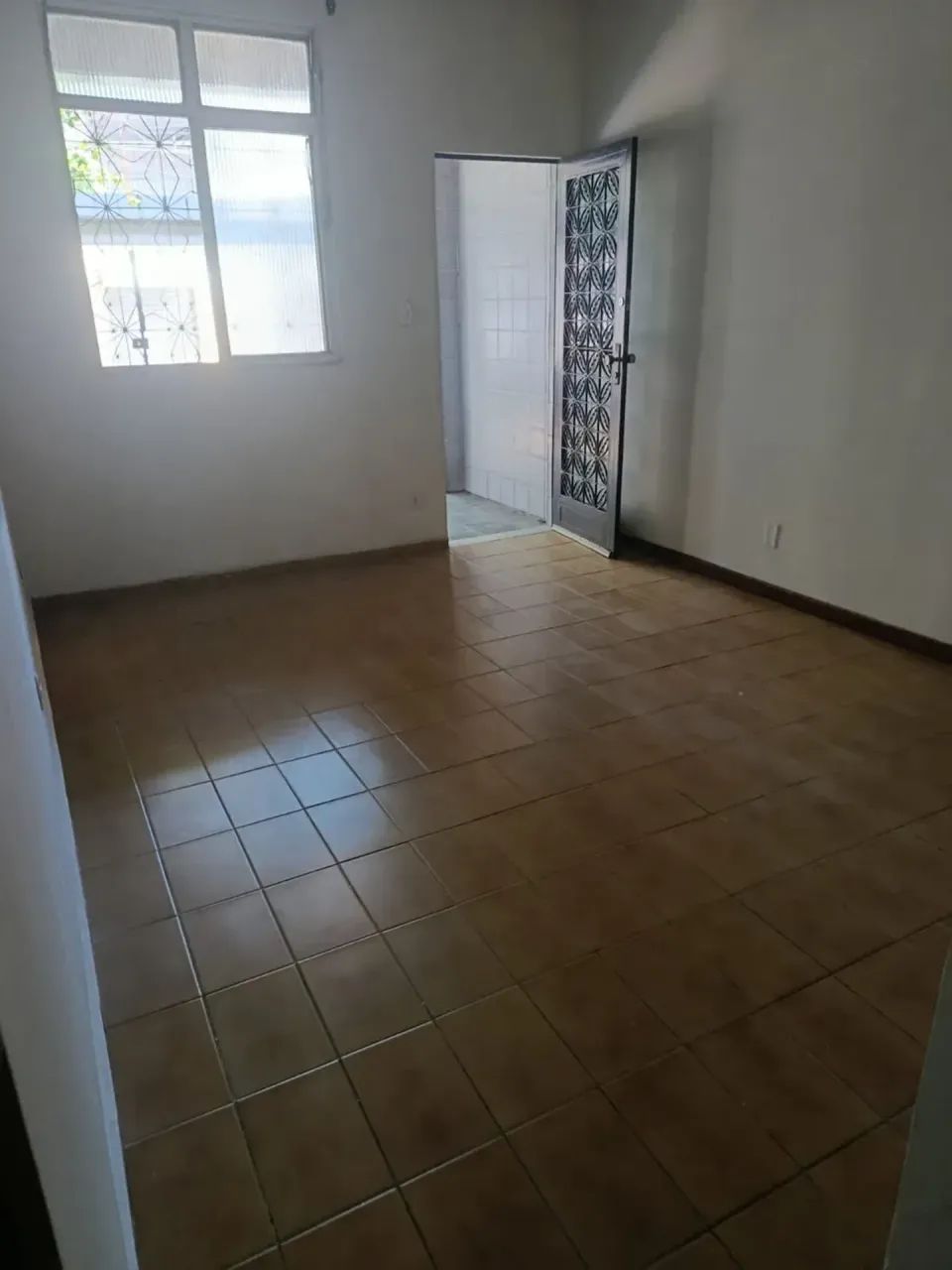 Casa espaçosa com 2 quartos e garagem