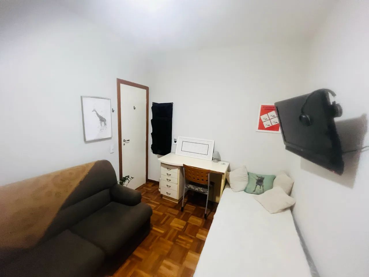 Quarto-sala Individual Mobiliado 