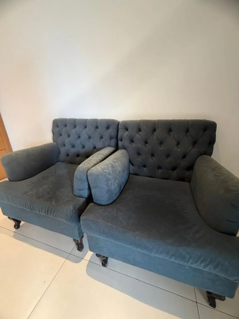 Elegante conjunto de poltronas + Puffes retangular (Brinde)