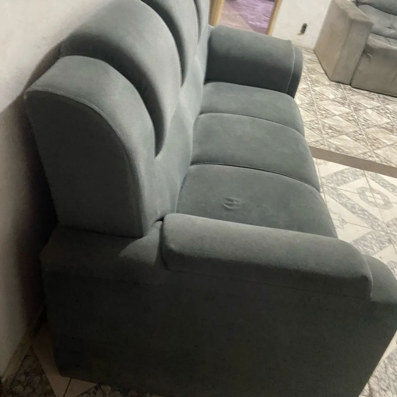 Sofá cinza chumbo 