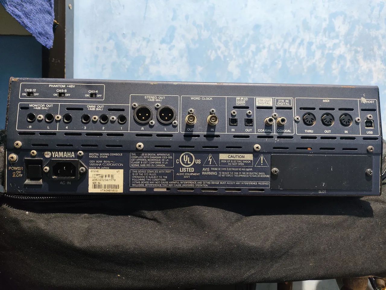 Mesa de Som Digital Yamaha Modelo-01V96 Com 16 Canais