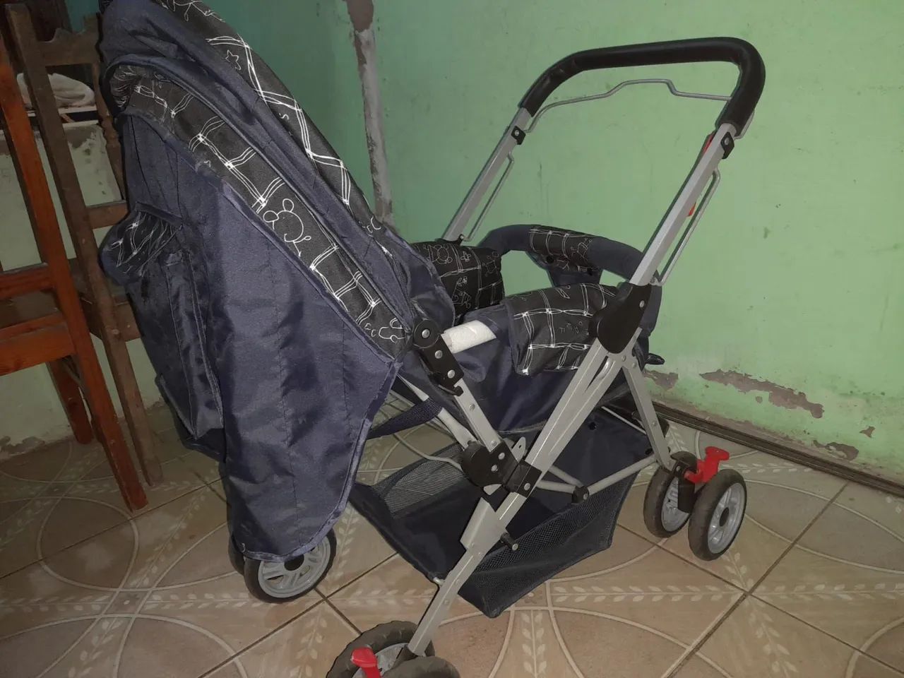 Vendo carrinho de bebê pouco usado - Foto 4