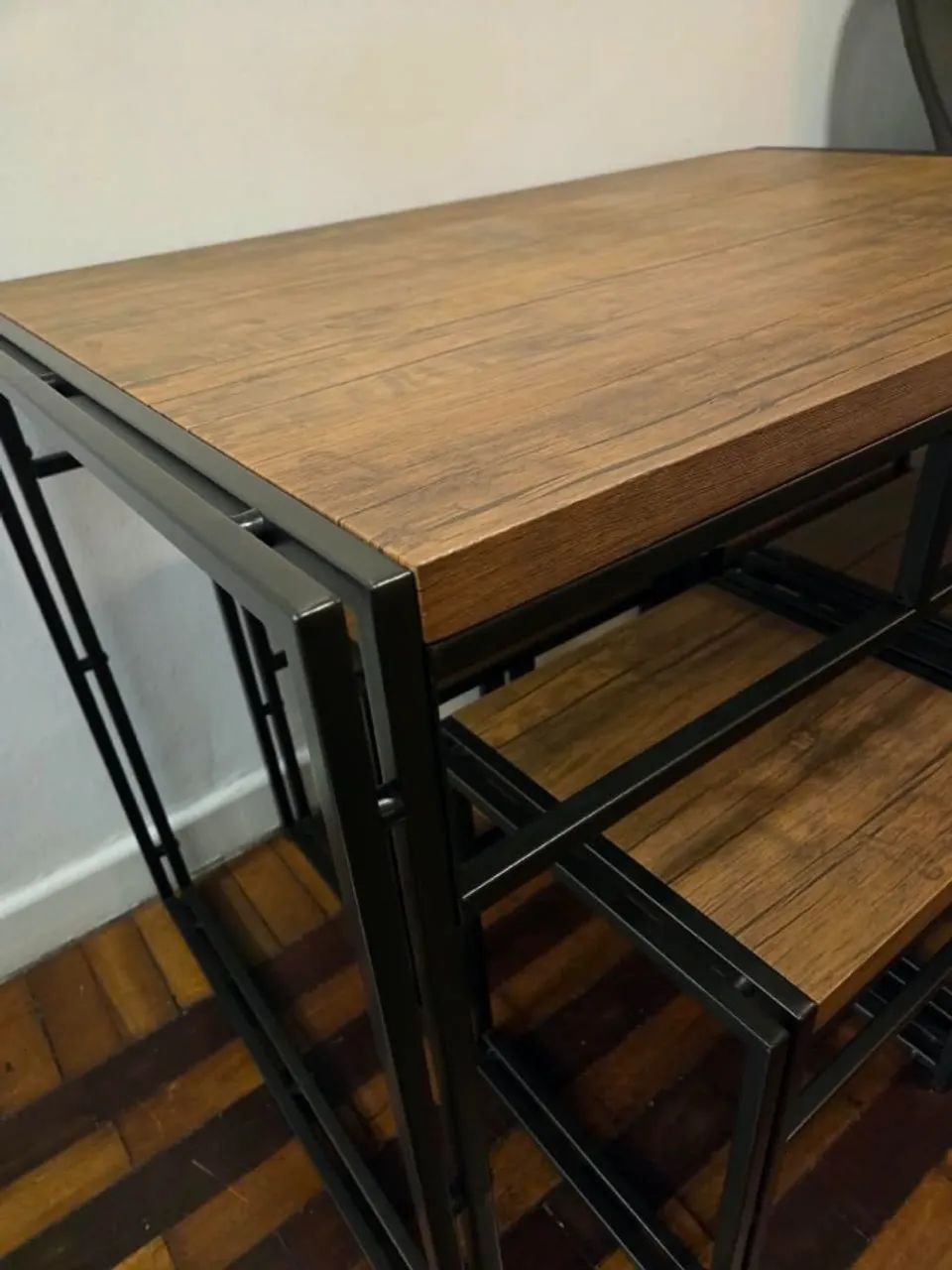 Conjunto de Mesa Wooden com 4 Bancos Preto e Amêndoa em Perfeito Estado - Foto 4