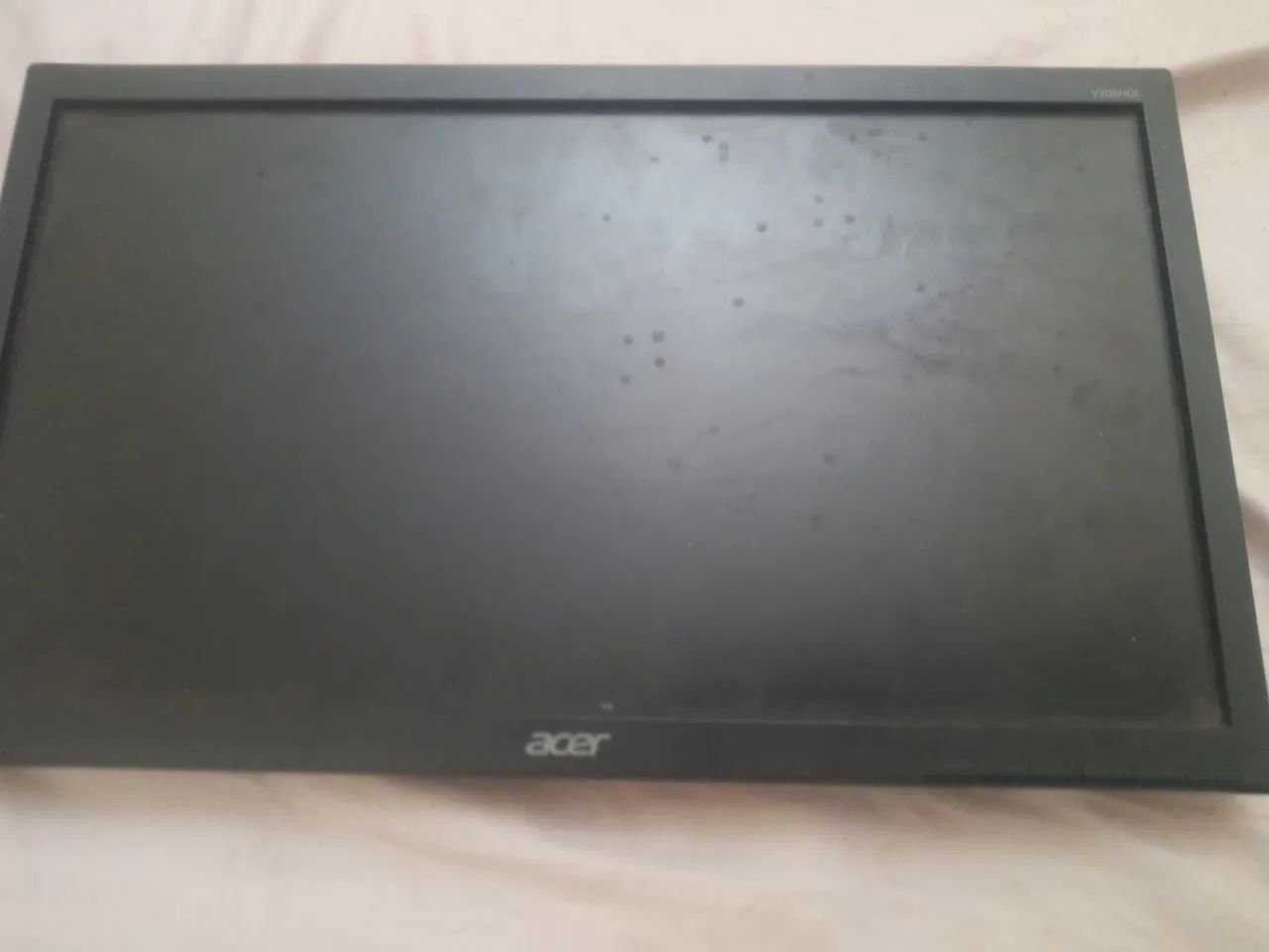 Monitor v206hQl 19 polegadas 60hz da Acer tem uma mancha na tela e sem suport dele  