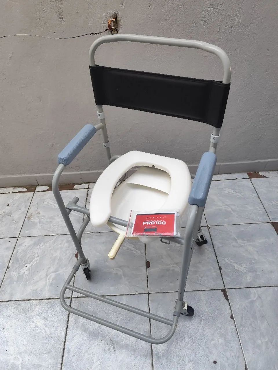 Cadeira de Banho Higiênica com Rodas para Idosos e PCD - Foto 2