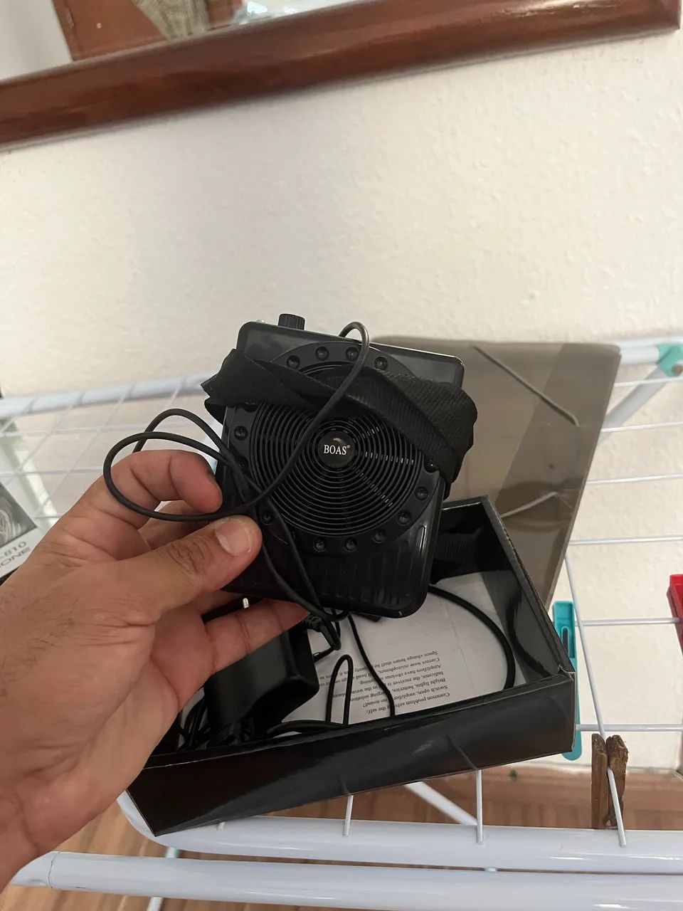 Microfone e caixa de som 