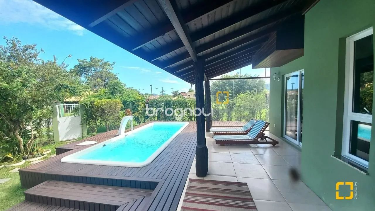 Casa em Condomínio - Campeche - Pátio com piscina - 4 dormitórios - Florianópolis - SC