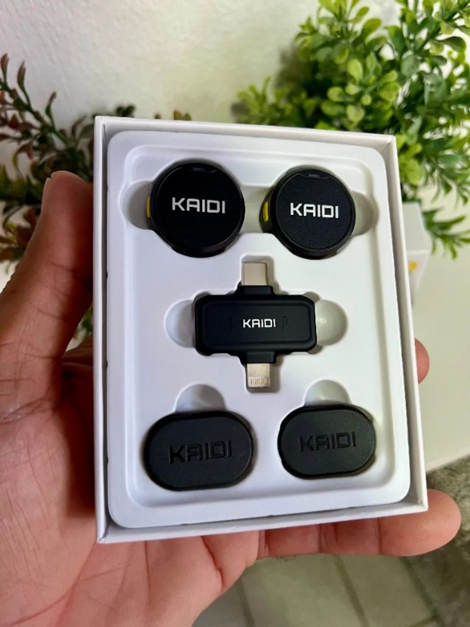 MICROFONE DE LAPELA SEM FIO KAIDI P1-AC COM 2 MICROFONES MAGNÉTICOS + USB-C E LIGHTNING - Foto 2