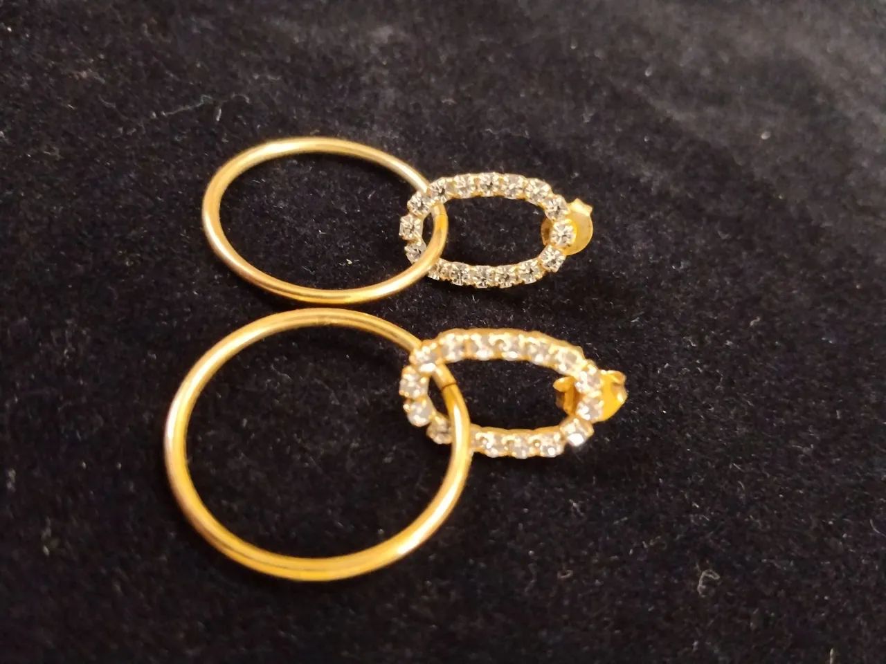 Brinco Haste Oval Strass e Círculo Foleado a Ouro  - Foto 2