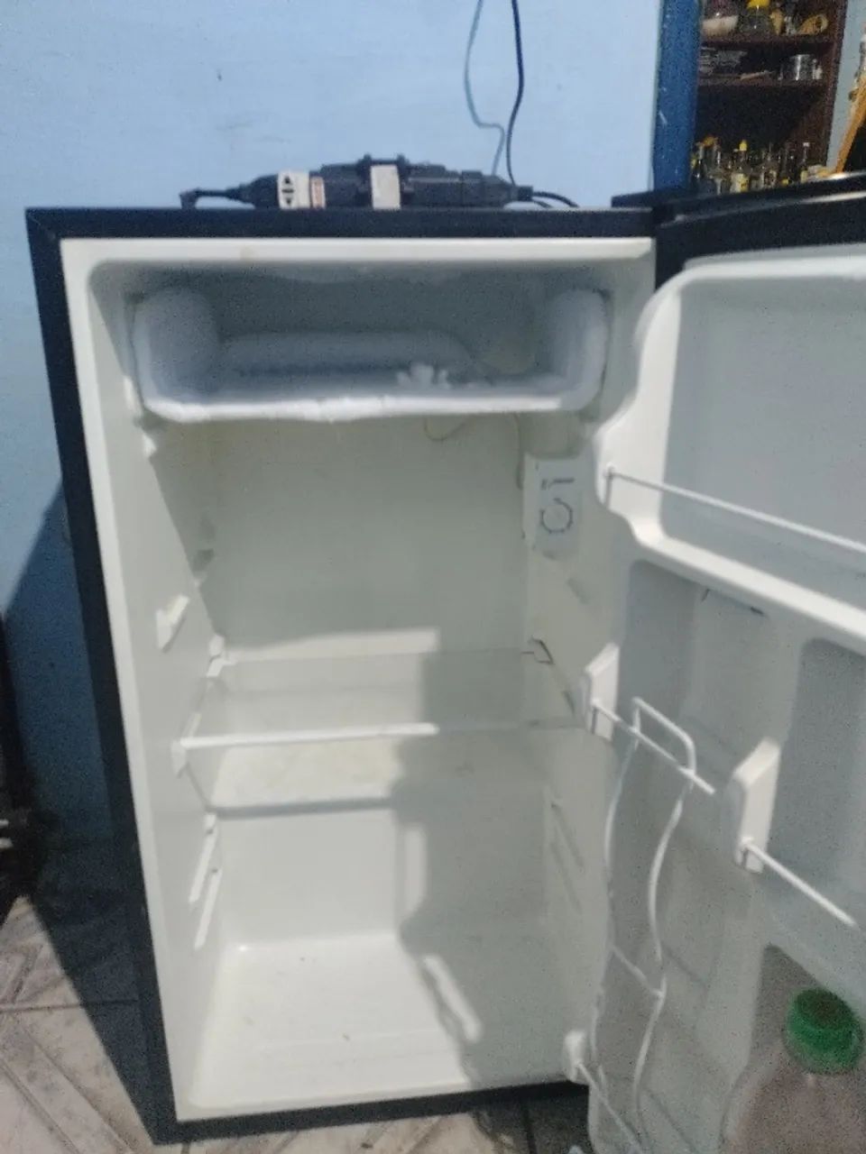 Frigobar Midea 93 litros