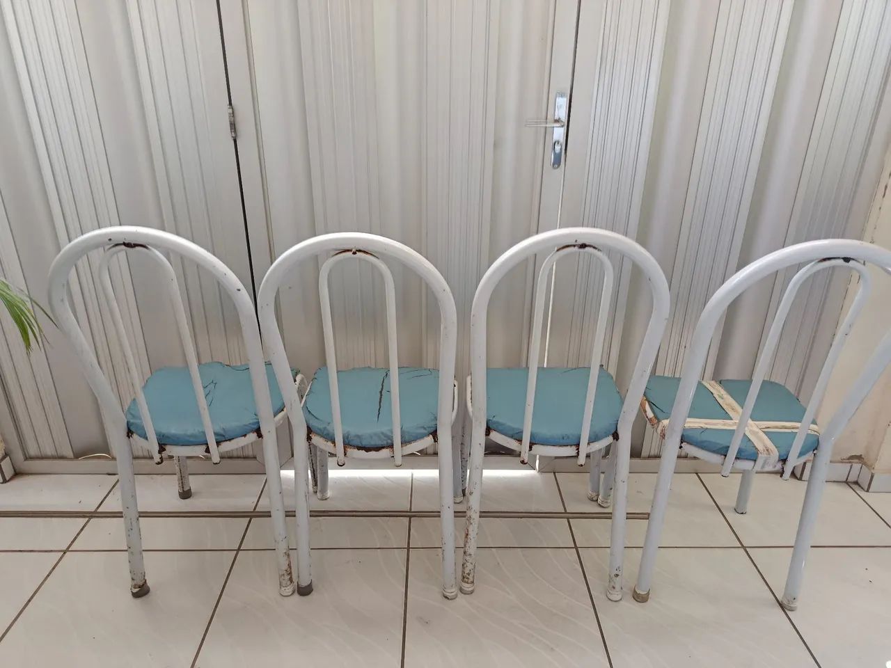 Cadeiras de ferro com assento defeituosos - Foto 2
