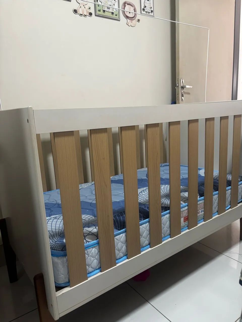 Berço de mdf com colchão 