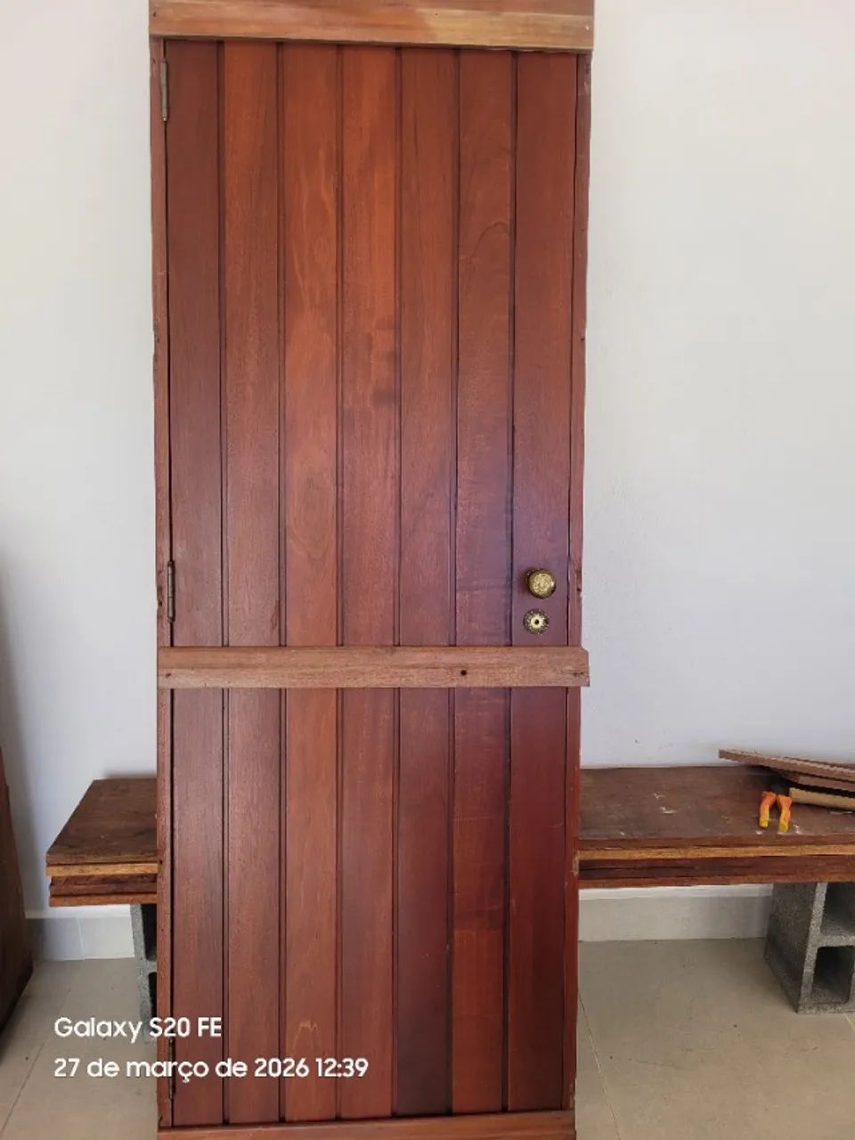 Porta de madeira maciça para banheiro434736265891696641