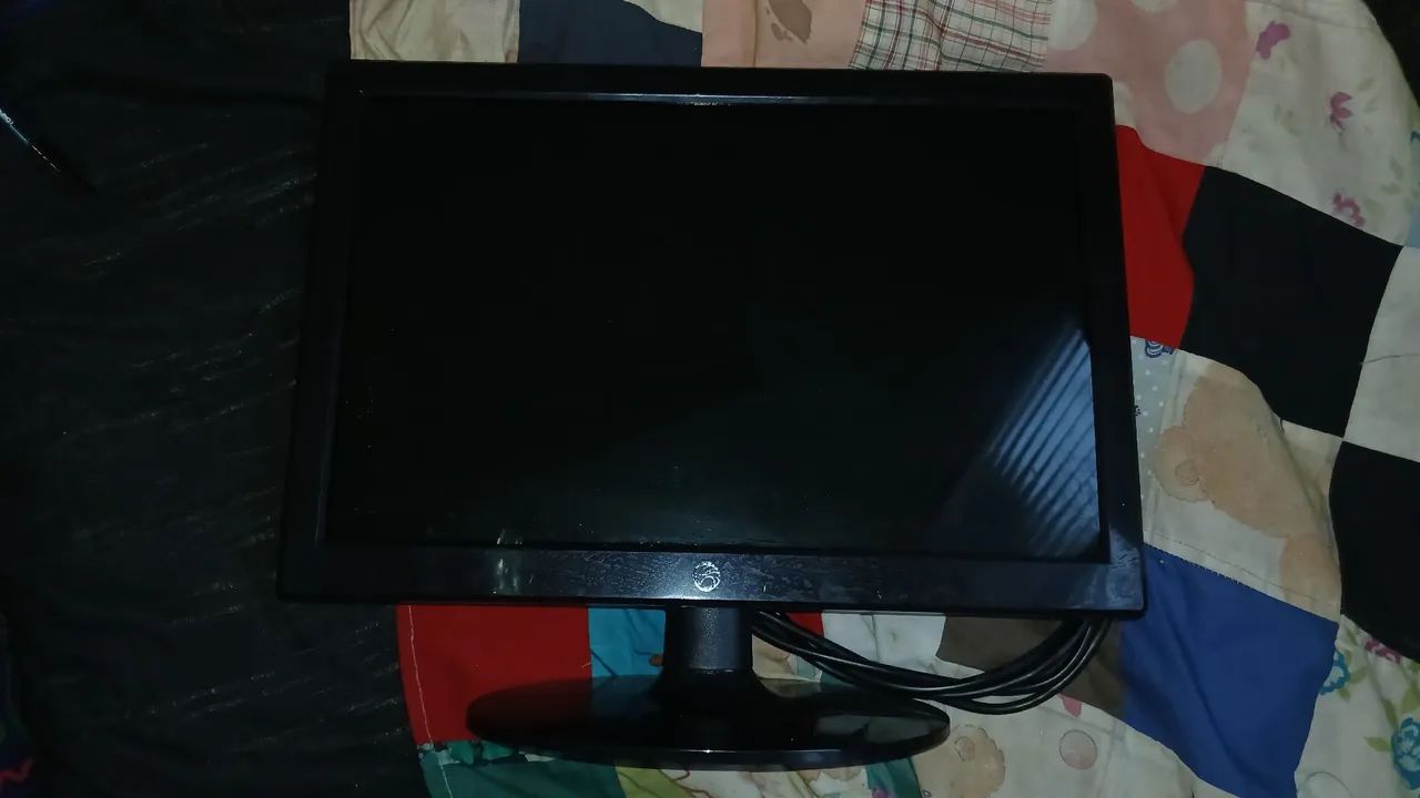 Monitor LCD 19" Preto | Funcionando | Com cabo de energia - Foto 2
