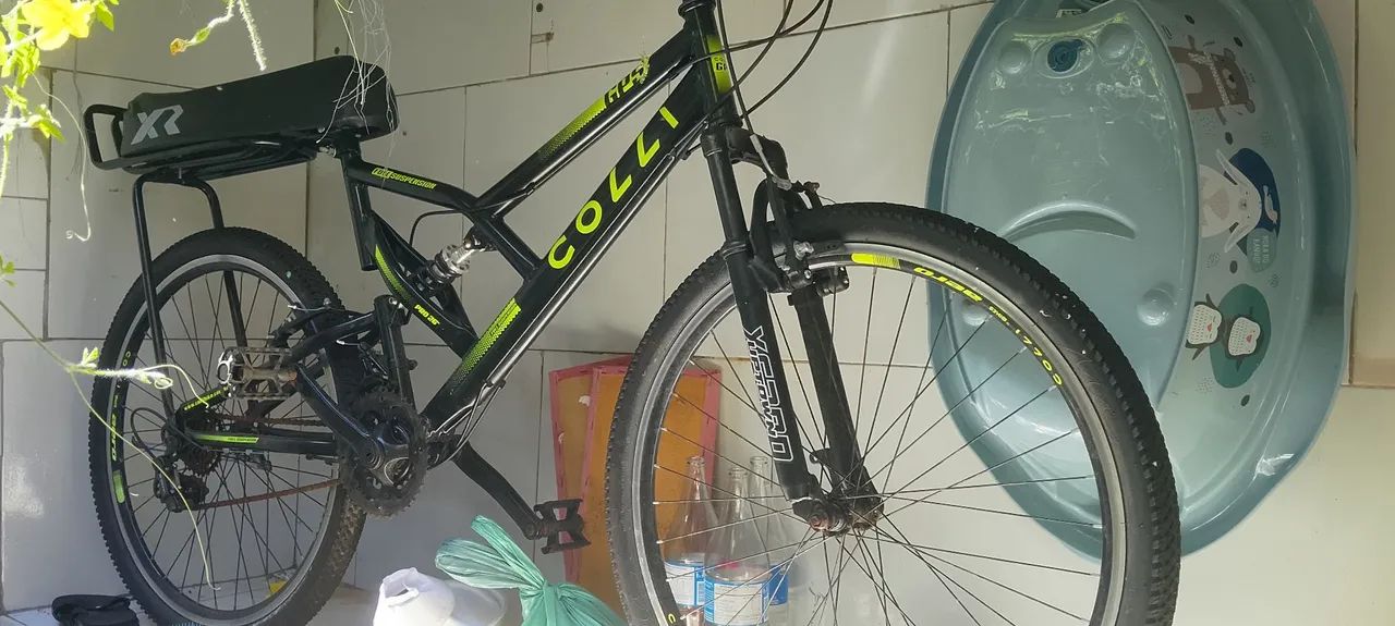 Bicicleta semi nova apenas 2 meses de uso 