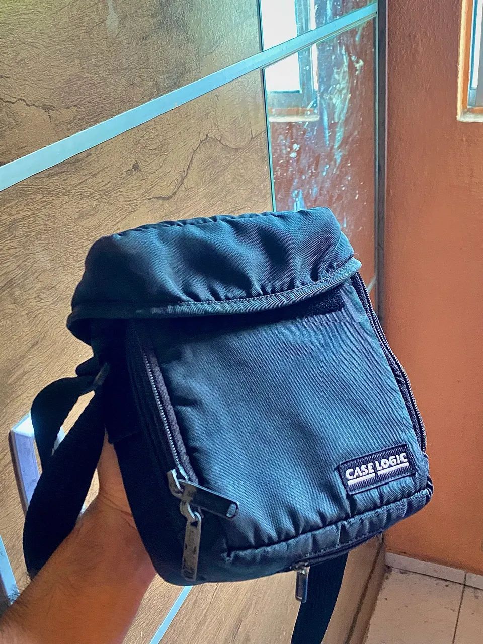 Cadê Logic Shoulder Bag