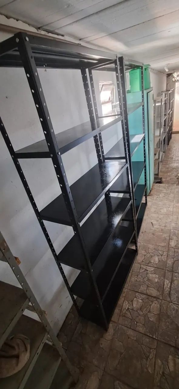 Estantes de Aço