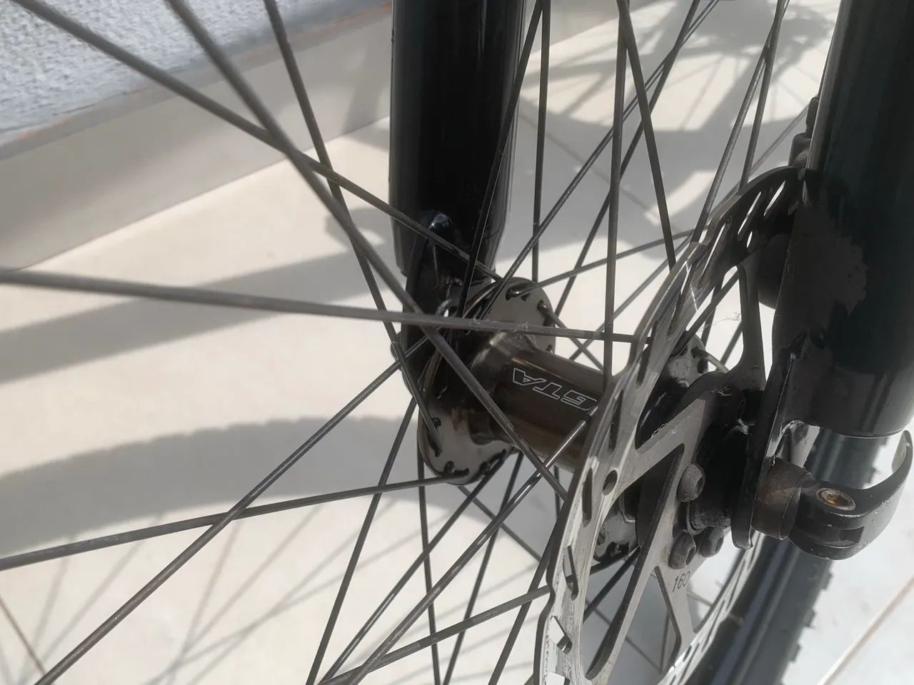 Bicicleta aro 29, 24 marchas, freio hidráulico - Foto 3