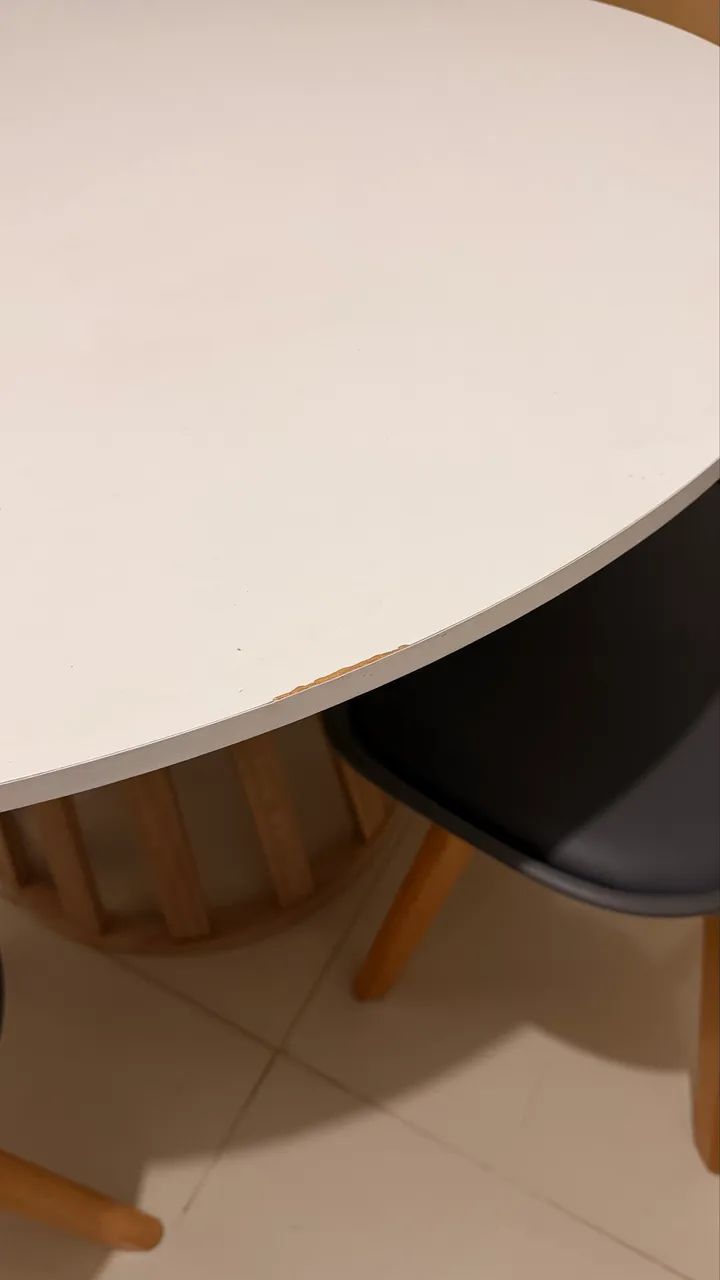 Mesa com 4 cadeiras  - Foto 2